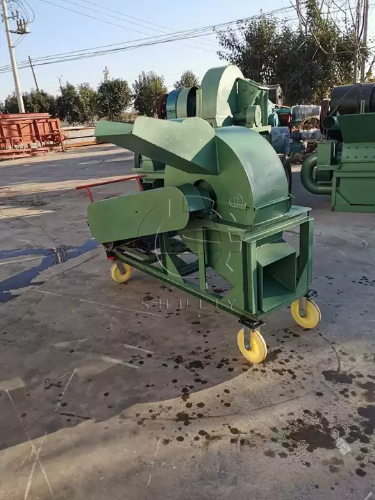 wood crusher with bottom outlet