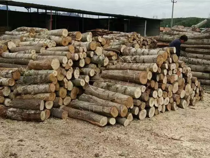 деревянные бревна