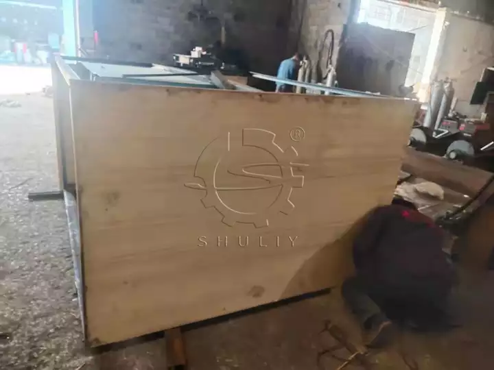 machine à éplucher le bois prête à être expédiée