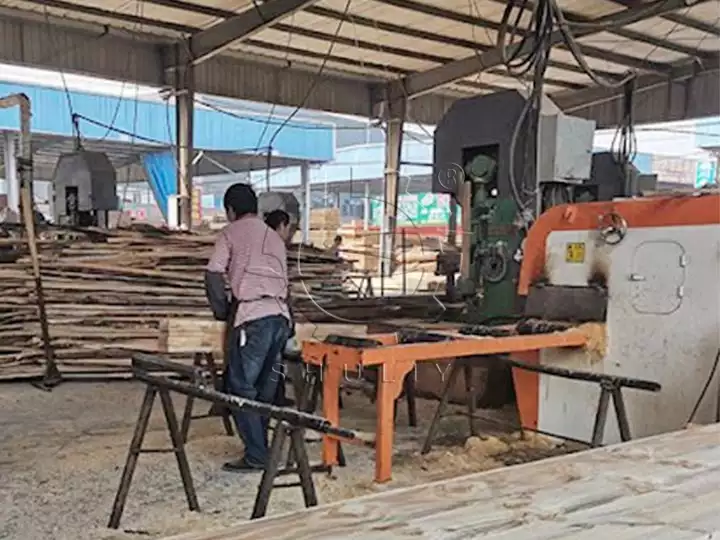 usine de sciage de bois