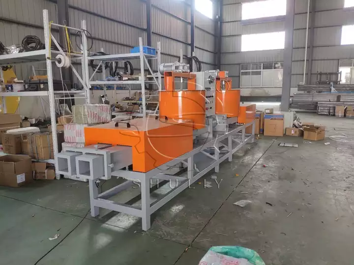 machine de fabrication de blocs de copeaux de bois