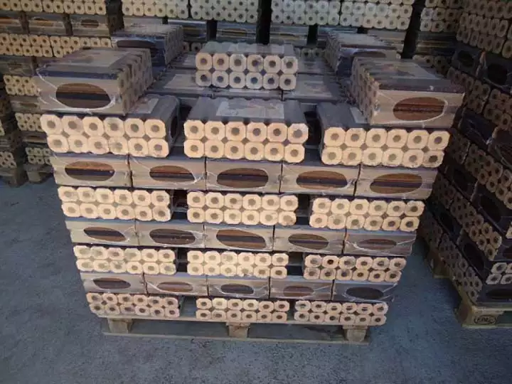briques de sciure de bois